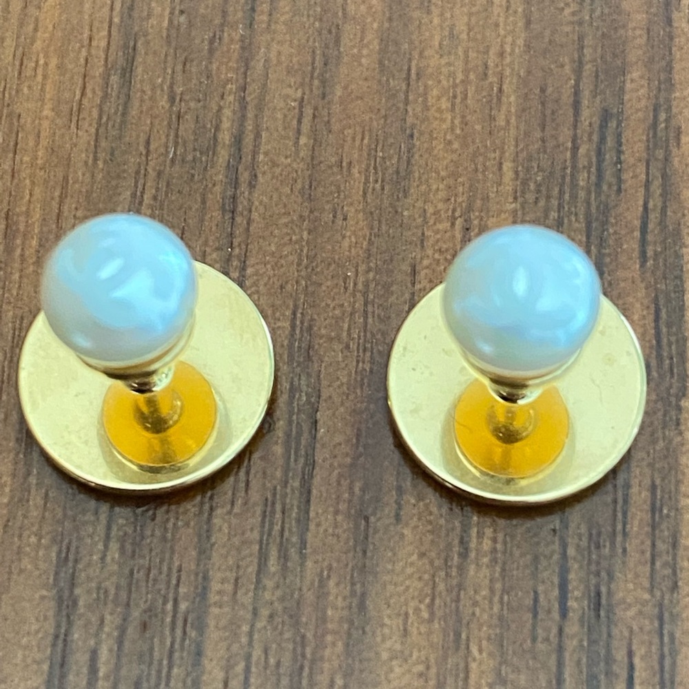 Authentic Chanel New pair Cufflinks /no low offers